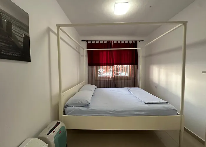 Alcazar Luxury * Golem (Tirana)